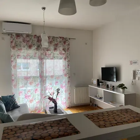 Alexandra Apartment